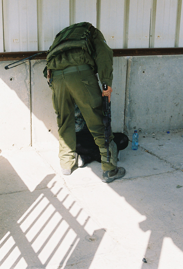 Bracha L. Ettinger: Brother's photo, checkpoint borders 1